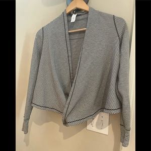 Ivivva Fours a Charm Wrap, reversible, convertible, NWOT, size 10 girls